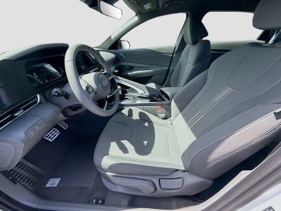 2026 Hyundai ELANTRA — photo 14 view
