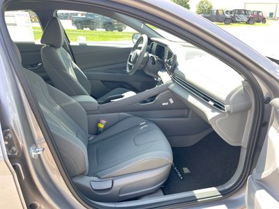 2025 Hyundai Elantra - Photo 29