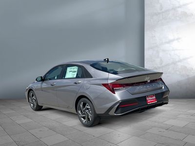 2025 Hyundai Elantra - Photo 8