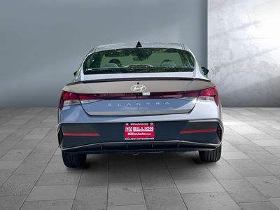 2025 Hyundai Elantra - Photo 9