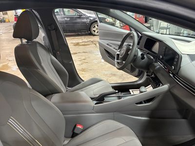 2025 Hyundai Elantra - Photo 30