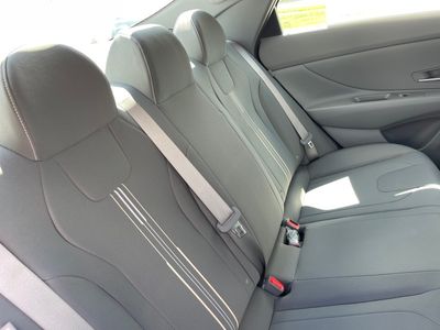 2025 Hyundai Elantra - Photo 28