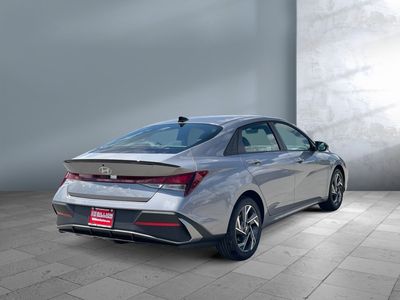 2025 Hyundai Elantra - Photo 12
