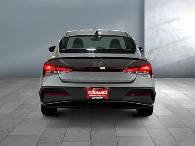 2025 Hyundai Elantra - Photo 10