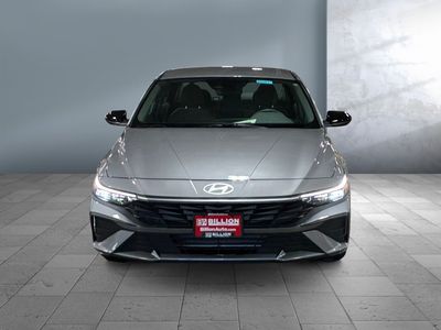 2025 Hyundai Elantra - Photo 3