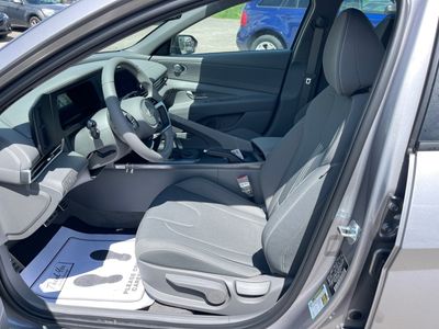 2025 Hyundai Elantra - Photo 17