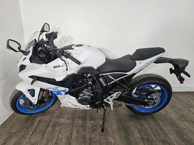 2026 Suzuki GSX-8R - Photo 9