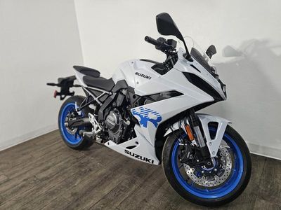 2026 Suzuki GSX-8R - Photo 2