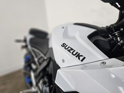 2026 Suzuki GSX-8R - Photo 12