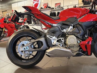 2026 Ducati Streetfighter V4 - Photo 14
