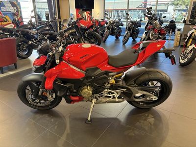 2026 Ducati Streetfighter V4 - Photo 8