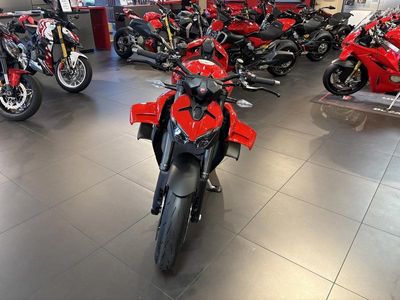 2026 Ducati Streetfighter V4 - Photo 3