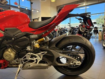 2026 Ducati Streetfighter V4 - Photo 9