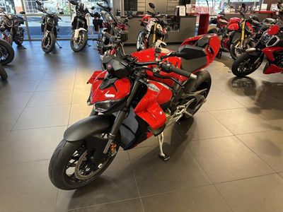 2026 Ducati Streetfighter V4 - Photo 2