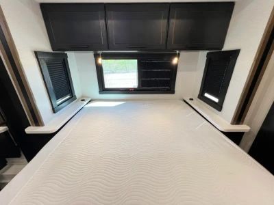 2025 Entegra ACCOLADE XT — photo 17 view