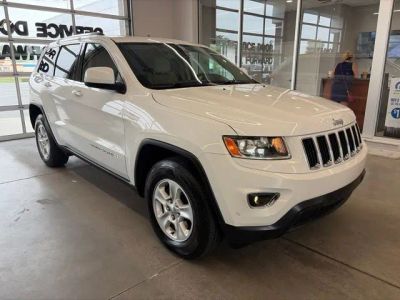 2014 Jeep Grand Cherokee — rear three-quarter view