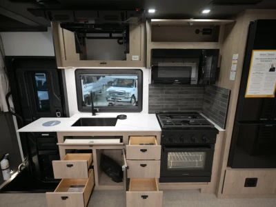 2026 Grand Design LINEAGE SERIES F - Photo 8