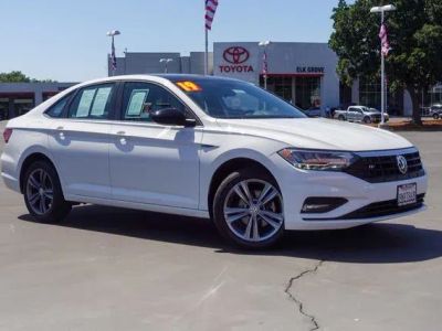 2019 Volkswagen Jetta — engine compartment view