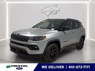 2022 Jeep Compass Altitude in Billet Silver Metallic Clearcoat — front three-quarter view