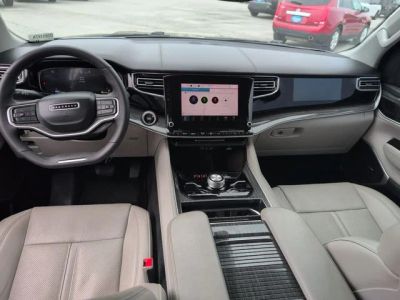 2022 Jeep Wagoneer - Photo 18