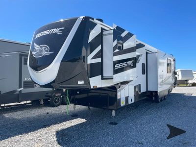 2026 Jayco Seismic - Photo 2