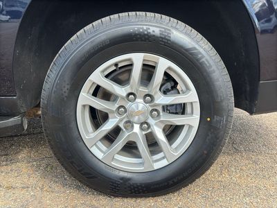 2022 Chevrolet Suburban — photo 11 view