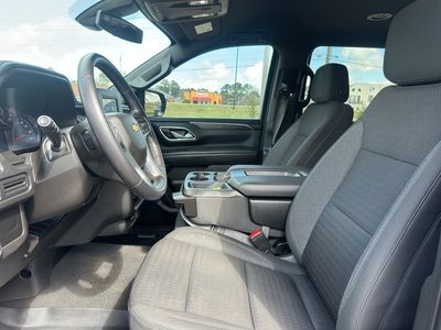 2022 Chevrolet Suburban — photo 13 view