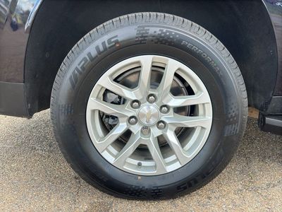 2022 Chevrolet Suburban — photo 10 view