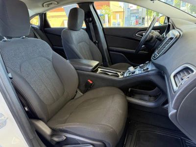 2015 Chrysler 200 — photo 15 view
