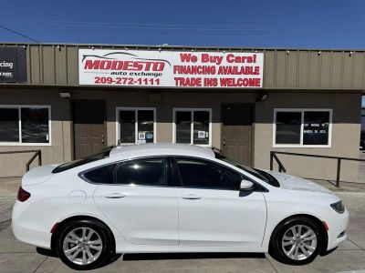 2015 Chrysler 200 — side profile view