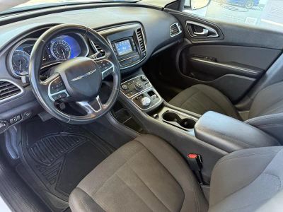 2015 Chrysler 200 — photo 10 view