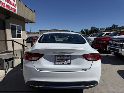 2015 Chrysler 200 — interior view