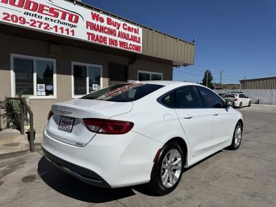 2015 Chrysler 200 — rear three-quarter view
