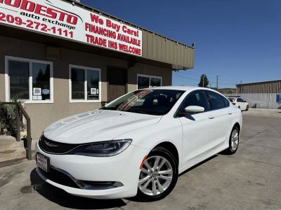 2015 Chrysler 200 — photo 7 view
