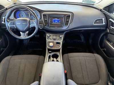 2015 Chrysler 200 — photo 13 view