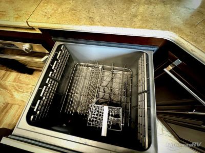 2019 DRV Mobile Suites - Photo 6