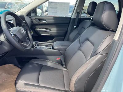 2026 Nissan Pathfinder — photo 9 view