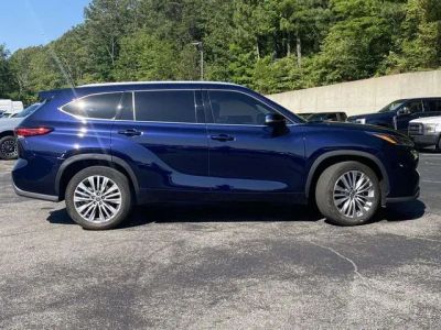 2023 Toyota Highlander - Photo 2