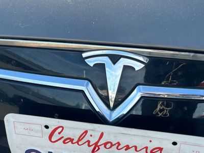 2015 Tesla Model S - Photo 10