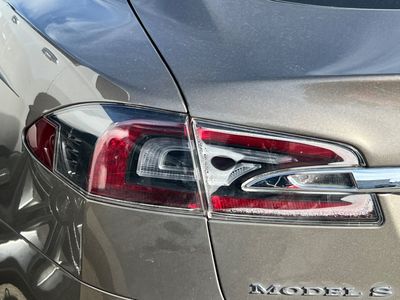 2015 Tesla Model S - Photo 15