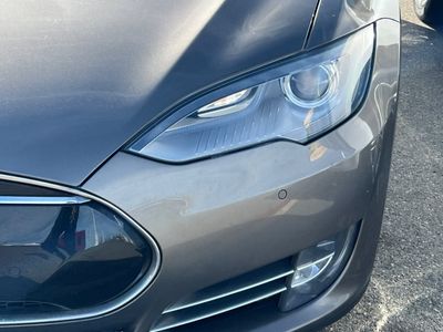 2015 Tesla Model S - Photo 11