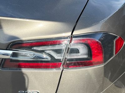 2015 Tesla Model S - Photo 16