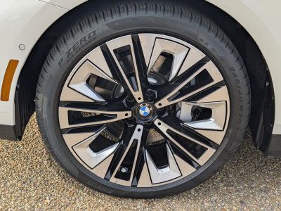 2025 BMW 5 Series - Photo 9