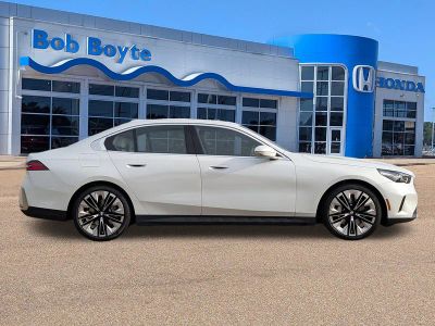 2025 BMW 5 Series - Photo 2