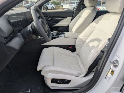 2025 BMW 5 Series - Photo 10