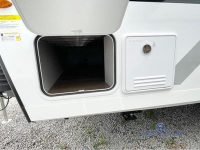 2026 Winnebago Thrive - Photo 8