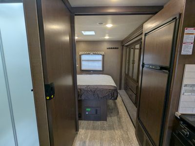 2019 Thor Motor Coach Hurricane — photo 20 view