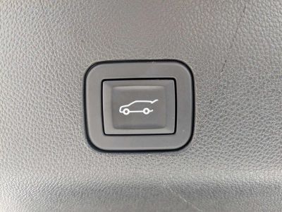 2025 GMC Yukon XL — photo 13 view