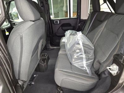 2025 Jeep Wrangler — photo 27 view