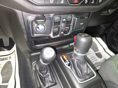 2025 Jeep Wrangler — photo 25 view
